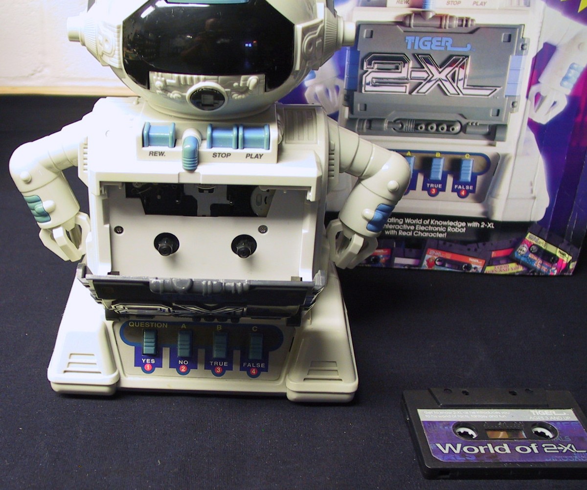 [可動品]TIGER ELECTRONICS 2XLロボット型カセットプレーヤー TIGER ELECTRONICS 2XL ロボット型カセットプレーヤー FOR SALE