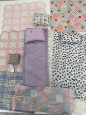 Lote de ropa de cama vintage para casa de muñecas Barbie almohadas edredón mantas alfombras de cama