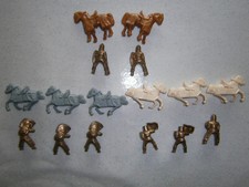8 cavaliers métallique avec chevaux en plastique KINDER