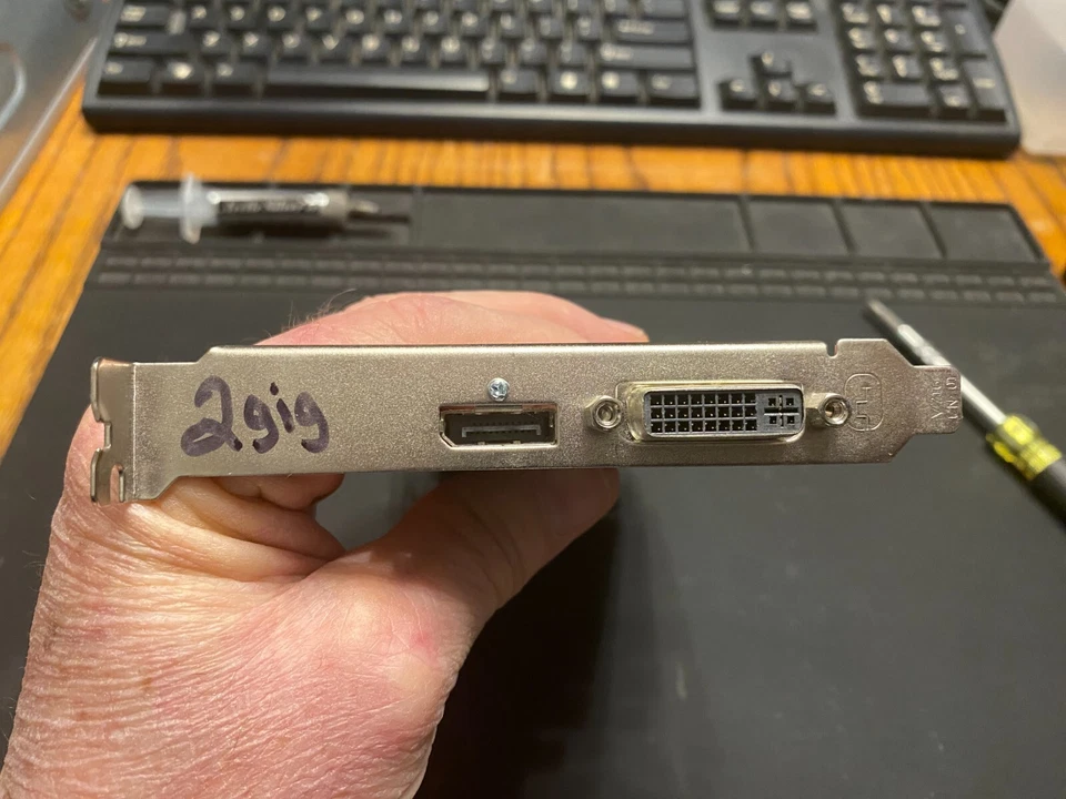 AMD Radeon R7 250 2GB Disp-Port DVI PCI-E (Cleaned - New Thermal Paste - Tested) - Image 3 of 4