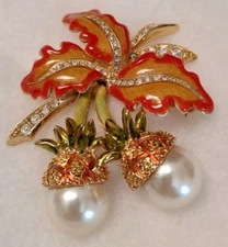 Joan Rivers Pineapple Harvest Brooch with 2 Swarovski Glass Pearls & 40 Crystals