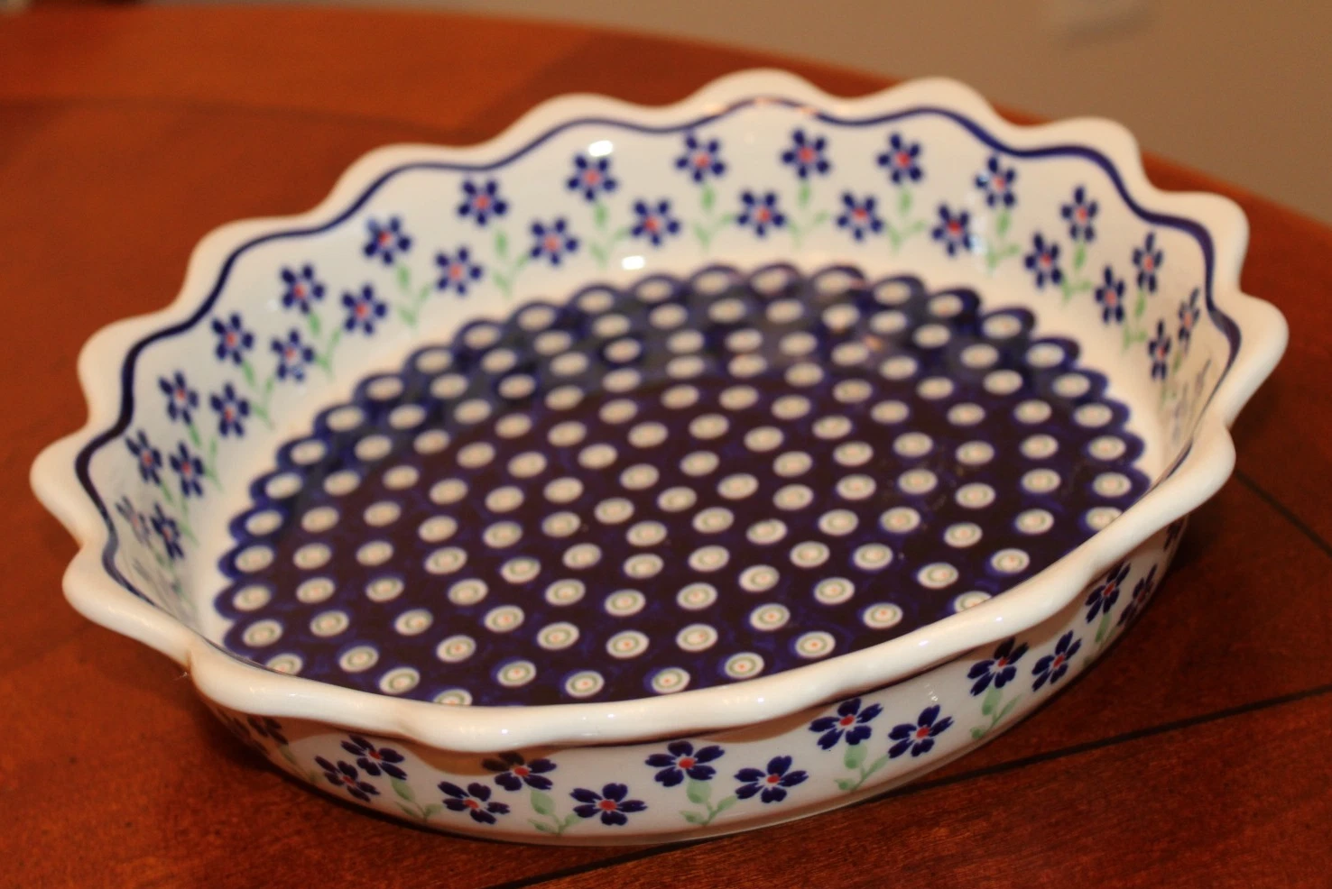 BOLESLAWIEC POLISH POTTERY PEACOCK FORGET ME NOT DESIGN FLUTED PIE & QUICHE DISH