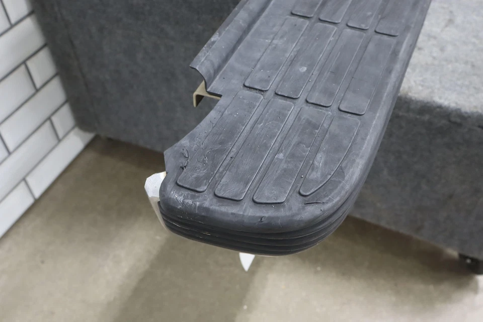 95-00 Chevy Tahoe Suburban GMT400 Chrome Rear Bumper Assembly - Image 2 of 4