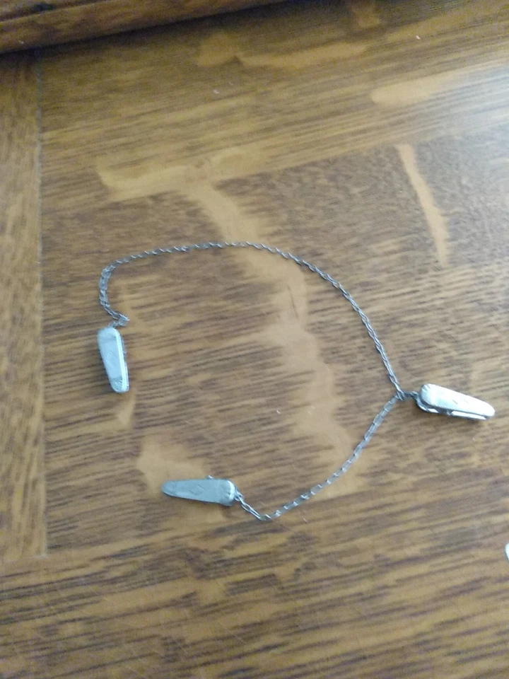 Antiguo chaleco clips de cadena con botones de metal blanco para hombre  Foto 2 de 4