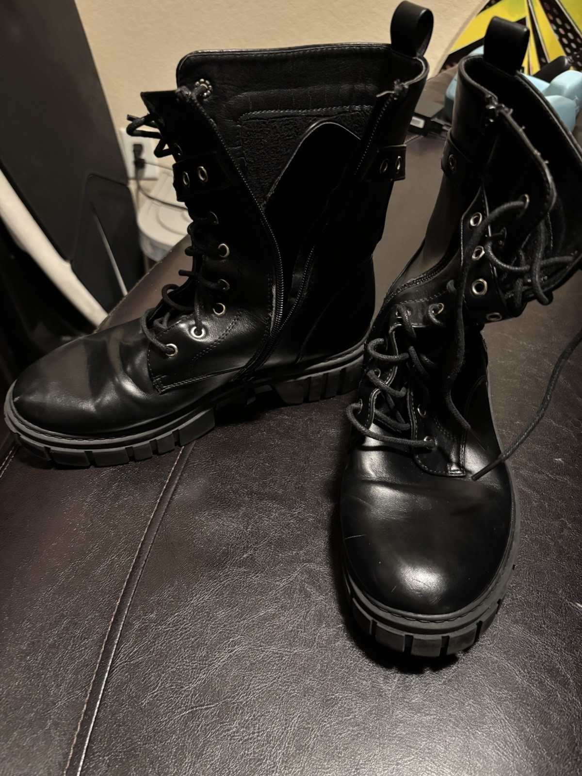 Women’s Size 10 Black Zip Up Or Lace Combat Boots
