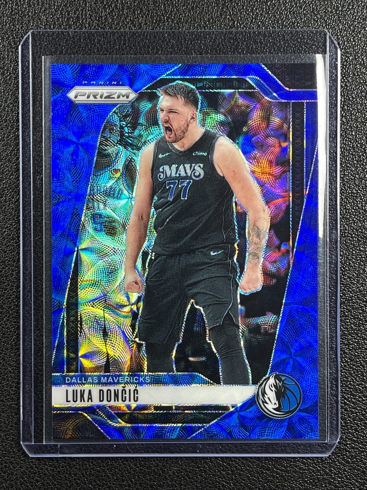 LUKA DONCIC 2024-25 PANINI PRIZM #89 BLUE CHOICE PRIZMS 21/49 MAVERICKS