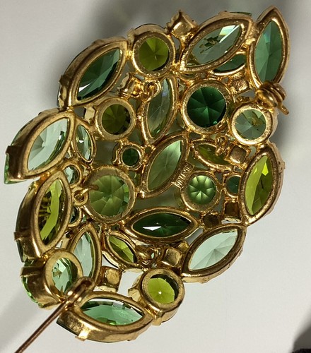 VTG Varigated Green Crystal Rhinestone Brooch Leaf Shaped Domed Marked Austria - Picture 7 of 11