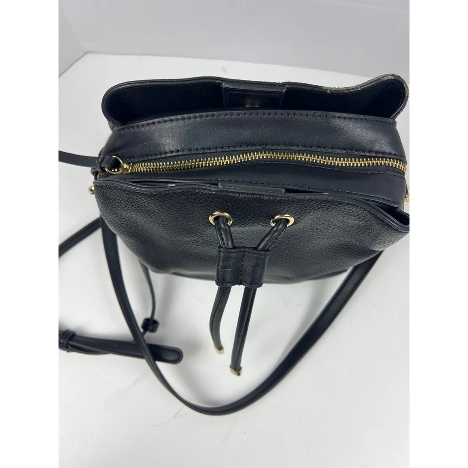 Bolso Bandolera Ajustable Calvin Klein Negro Fay Cuero Cordón Herrajes Dorados Foto 4 de 4
