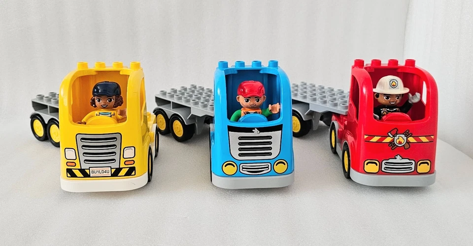 Lego Duplo Semi Truck w Flatbed Trailer & Drivers Lot of 3 Yellow Blue Red Truck - Image 4 of 4