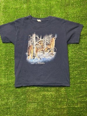Vintage Alaska 11 Hidden Wolves Polar Graphics Graphic T-Shirt