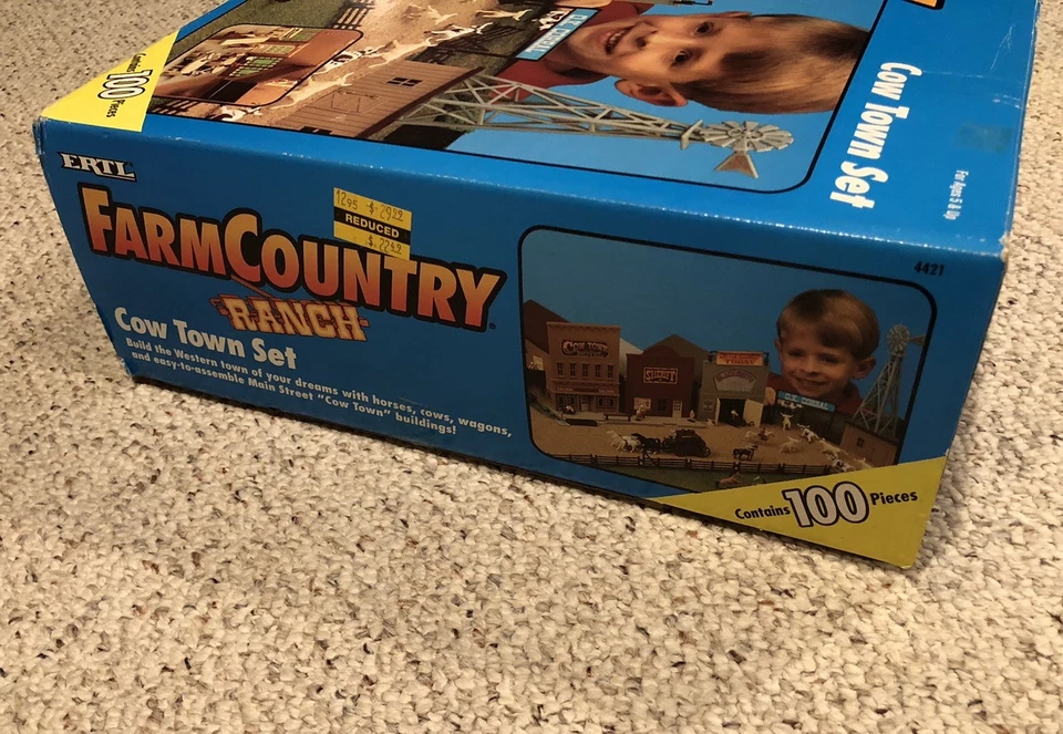 1/64 Ertl Farm Country Cow Town Set Vintage NEW Still Sealed In The Box - Image 4 of 4