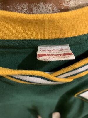 100% Authentic Mitchell & Ness Green Bay Packers V-Neck Shirt Size