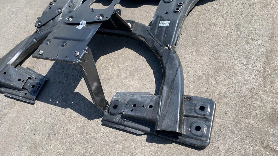 ⭕ 2014-2015 Mercedes-Benz B tracción eléctrica subchasis delantero cuna travesaño Foto 4 de 4