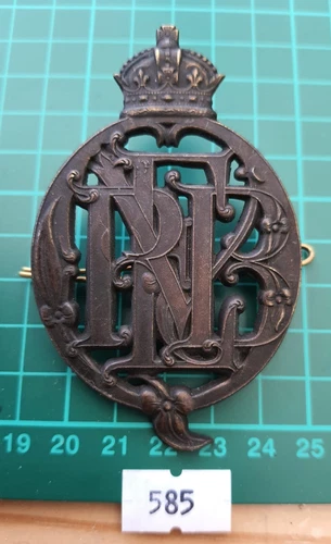 Original WW1 Cap Badge: 585)  Queens Edinburgh Rifle Volunteers Kings Crown