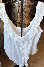 Max Studio White Eyelet Ruffle V-Neck Sleevel...
