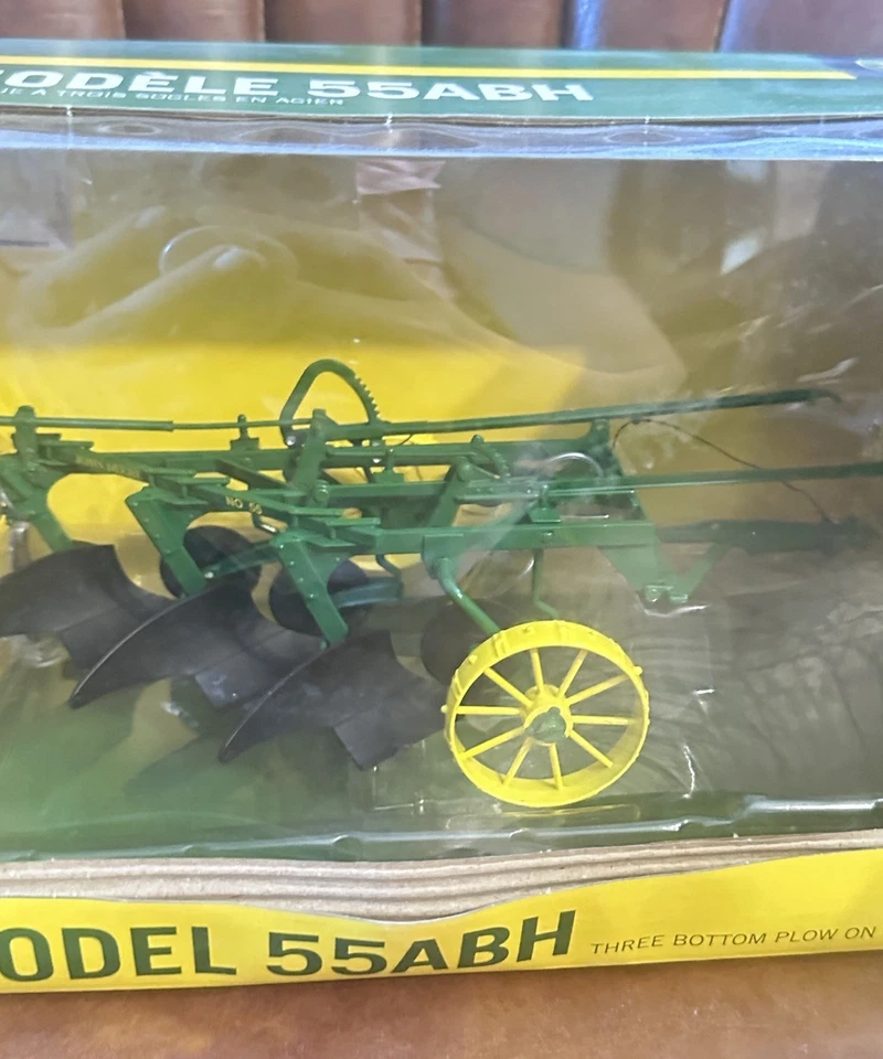 1948 Green 3-Bottom Plow on Steel Model 55ABH 1/16 Scale - Image 4 of 4