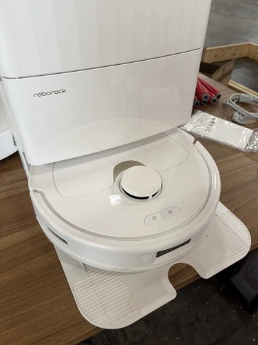 WAREHOUSE SALE – Roborock Q Revo Robot Vacuum & Mop (White) – Open Box image 12