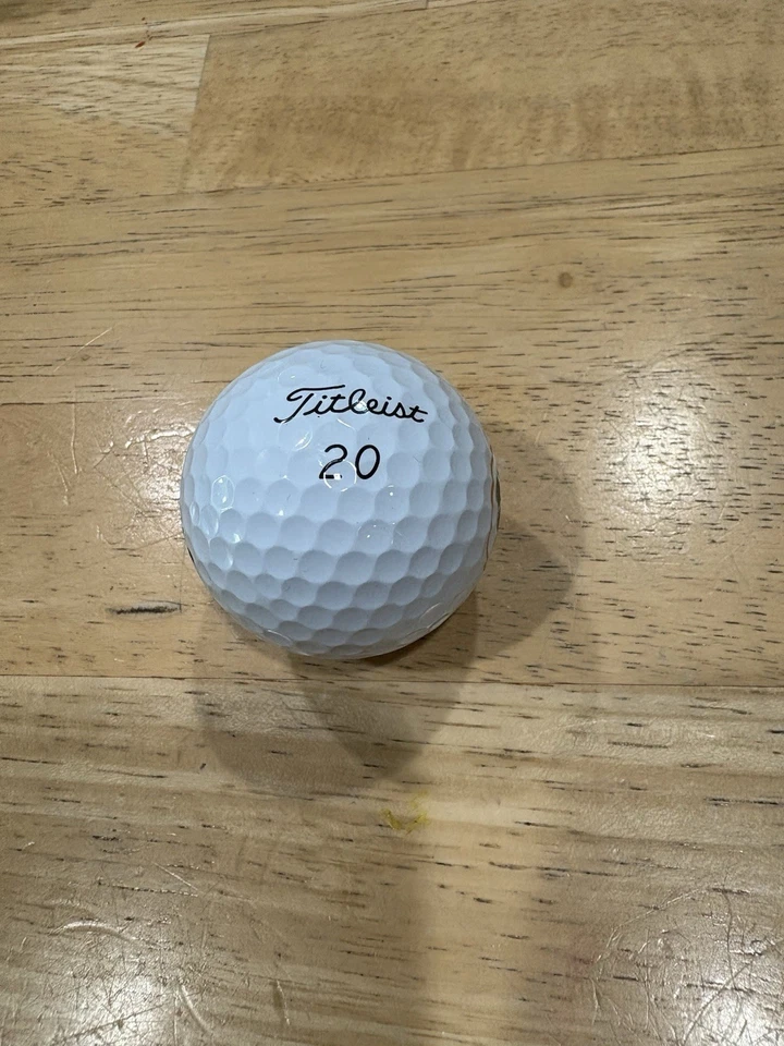 Nuevas pelotas de golf Berckman’s Place Masters 2025 Pro V1 una pelota Foto 3 de 3