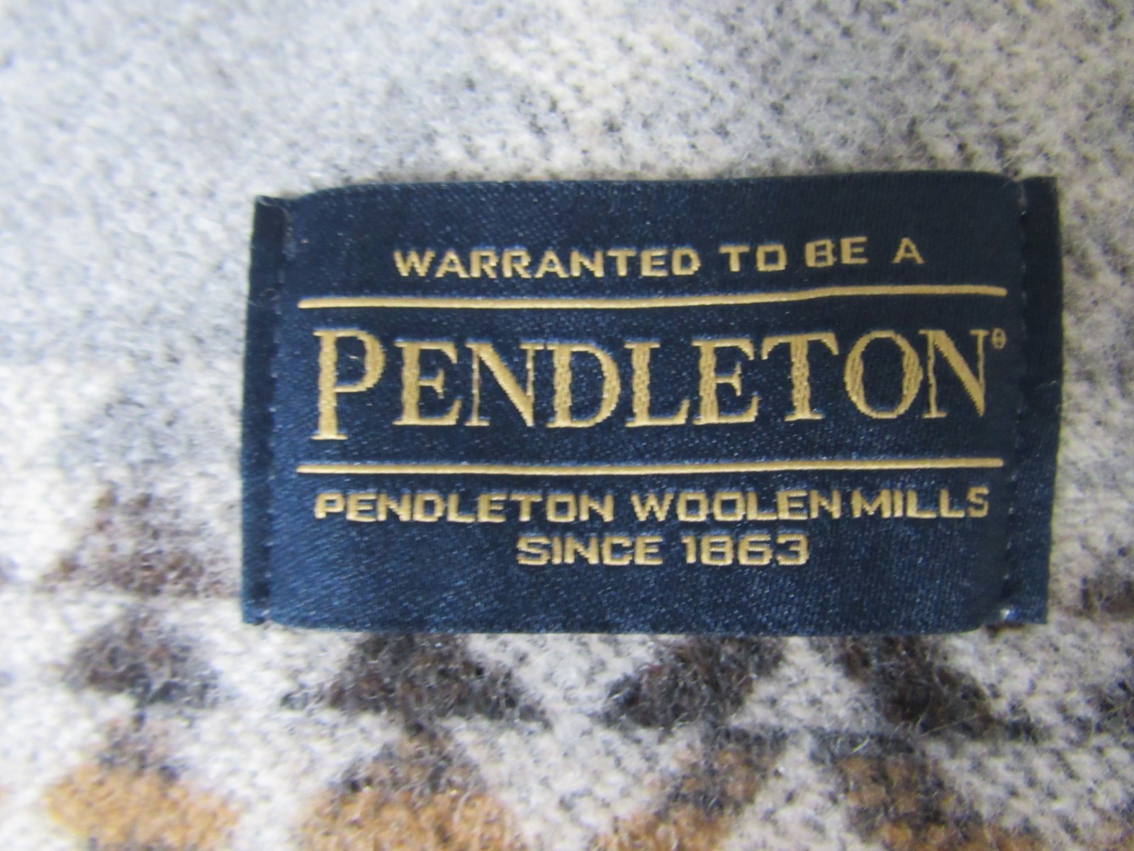 Pendleton $98 Harding Star Gray Wool Scarf - image 4