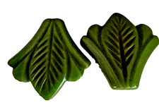 VINTAGE ART DECO PAIR SPINACH GREEN BAKELITE DRESS/FUR/SCARF/CLIPS 1 1/2 INCHES