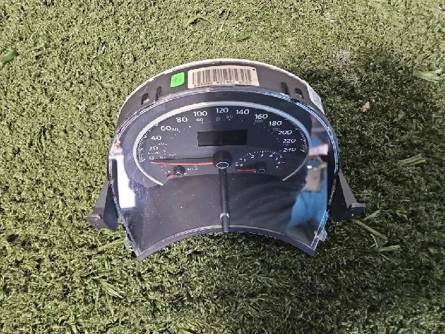 2007 Volkswagen New Beetle Instrument Clusters - Image 4 of 4