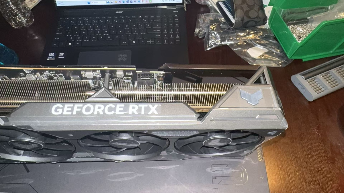 FOR PARTS) Asus RTX 4090 Tuf Gaming GPU (No Core & VRAM) With Box