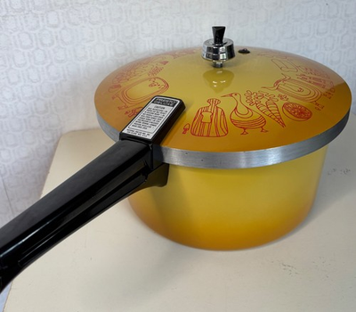 #ad NICE VTG 60#x27;S MCM PRESTO PRESSURE COOKER HARVEST GOLD RED ANIMAL FOOD DESIGN $59.99