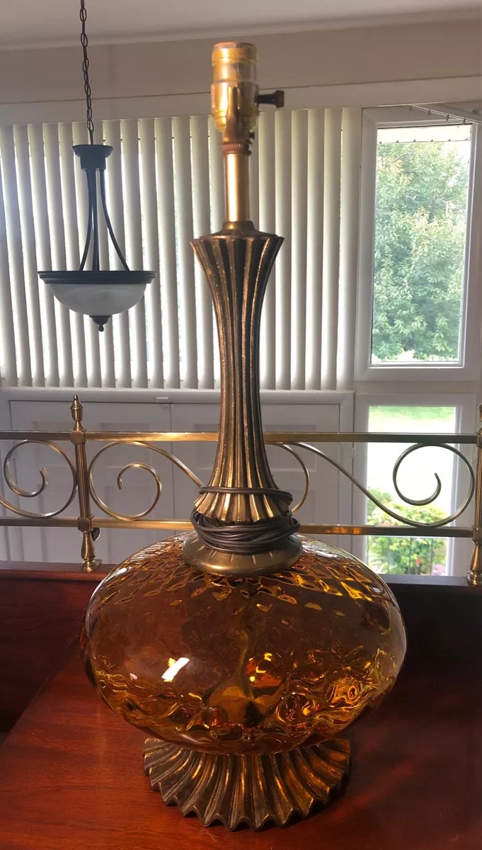 Beautiful Mid Century Modern Amber Glass Table Lamp 23.5