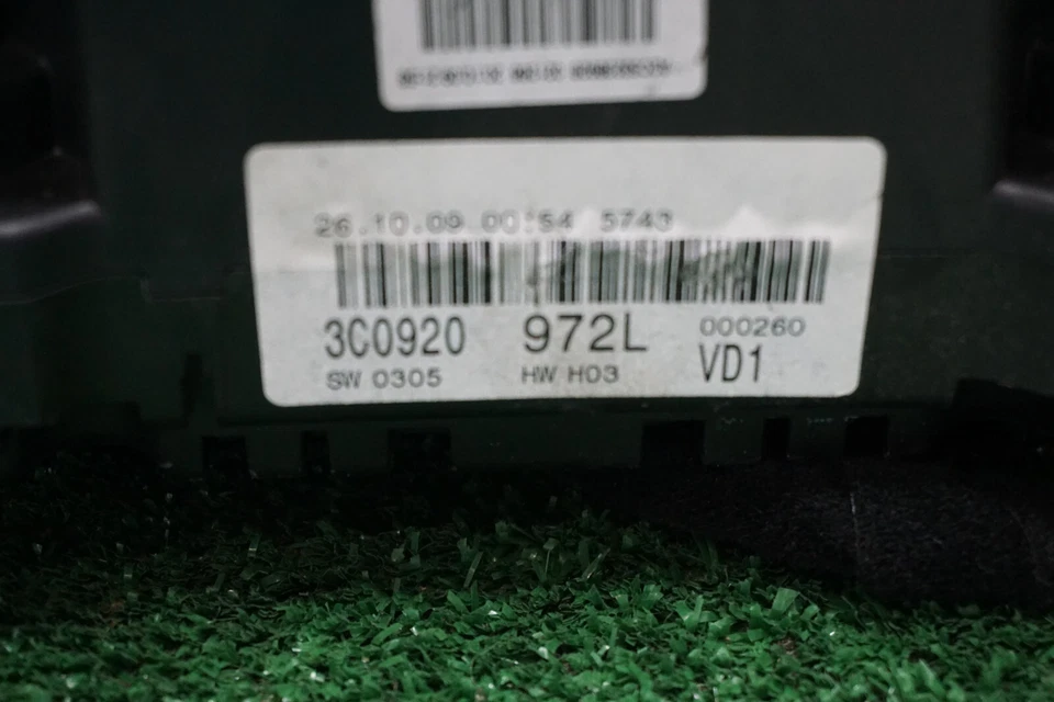 2010 VOLKSWAGEN PASSAT Speedometer Gauge Cluster OEM 3c0920972l - Image 4 of 4