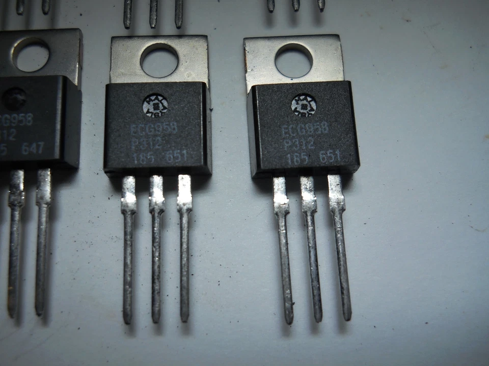 PHILLIPS ECG958 VOLTAGE REGULATOR (SET OF 12) NOS CONDITION NO BOX - Image 2 of 2