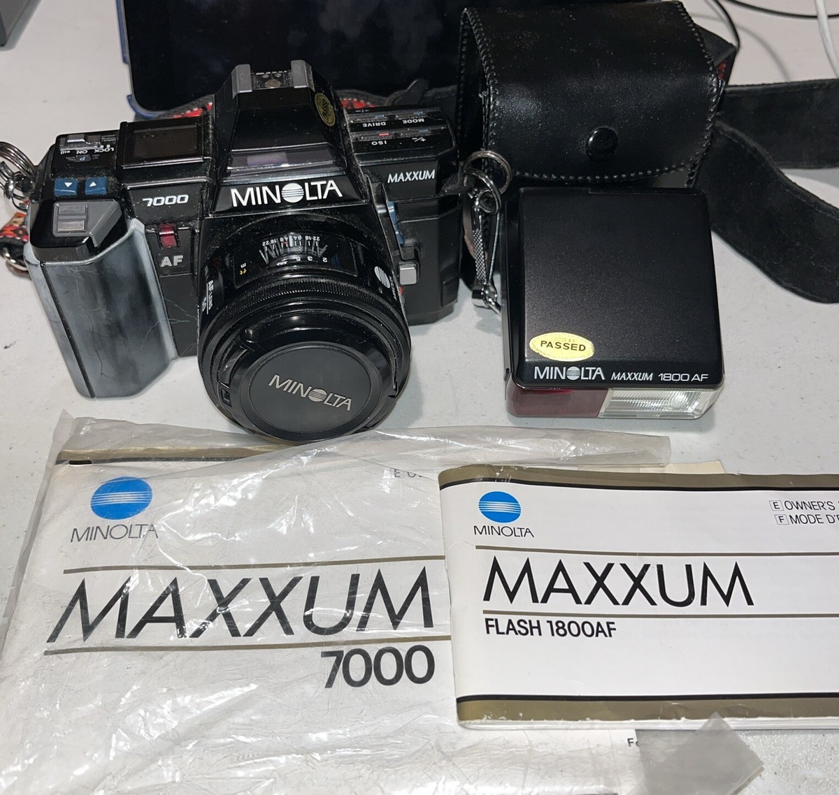 Lot Minolta Maxxum 7000 AF - 50mm F/1.7 + 35-70mm + Flash + Manuels