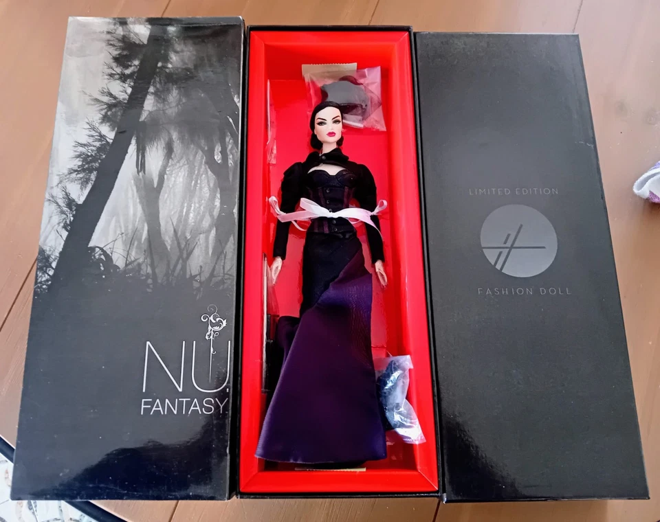 Fashion Royalty Natalia Go West Nu Fantasy 2011. NRFB. - Immagine 2 di 4