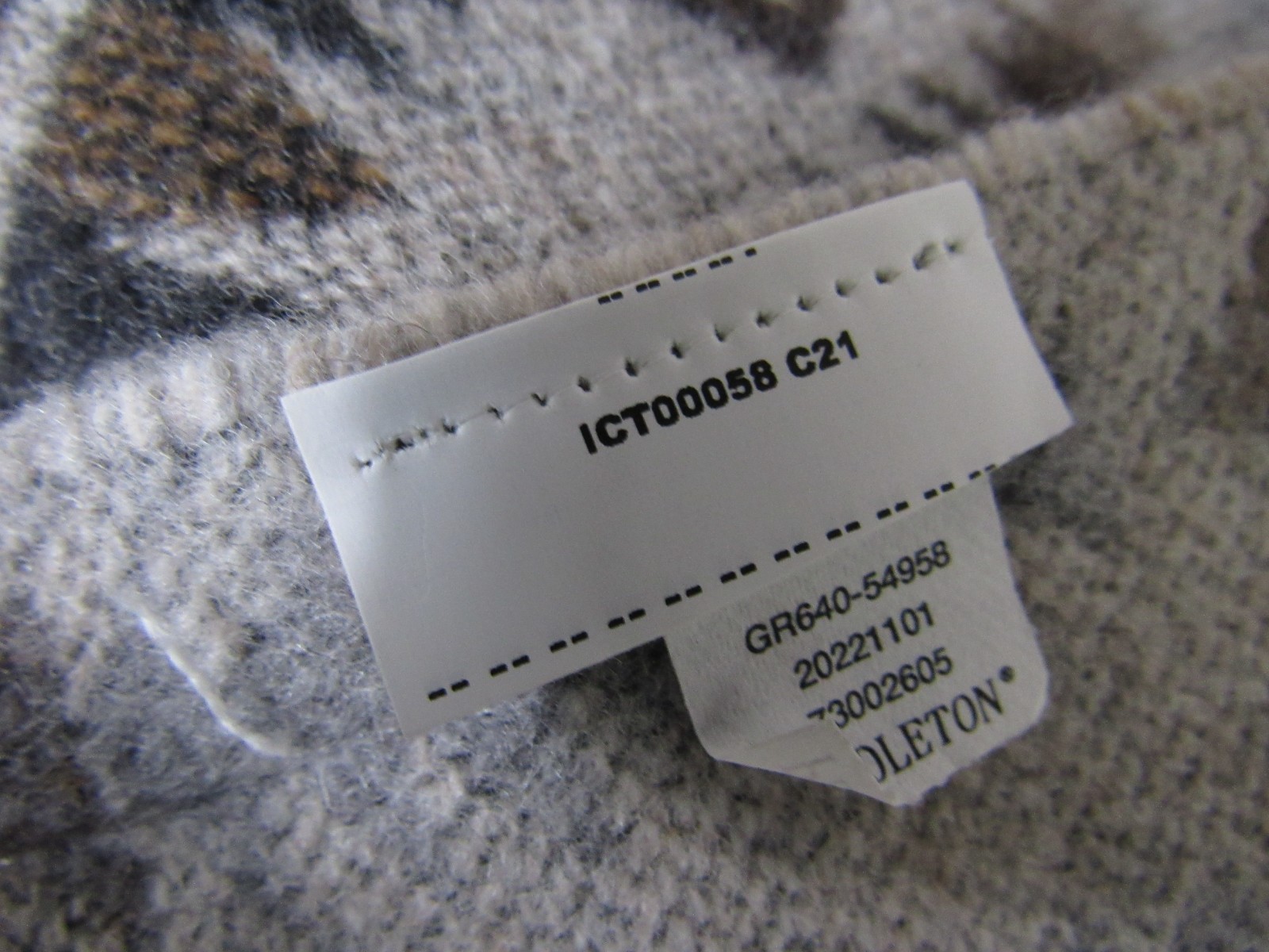 Pendleton $98 Harding Star Gray Wool Scarf - image 3