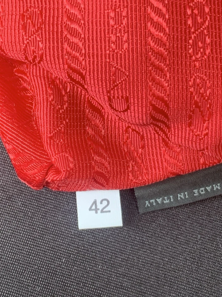 Bolso de cosméticos con volantes Prada Foto 2 de 3