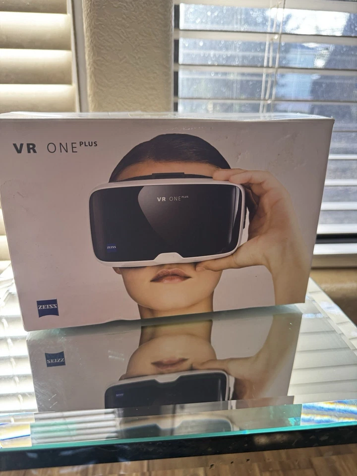 Zeiss - VR One Plus Headset - Virtual Reality Goggles - Image 2 of 4