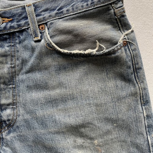 Vintage Levis 501 Jeans Fits 34x28 Distressed Faded Blue Denim Straight Leg Y2K - Picture 3 of 21