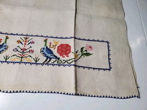 Vintage Leinen Geschirrtuch Handstickerei Vögel Pfauen Blumen Elfenbein 17x28" Vintage - Bild 7 von 11