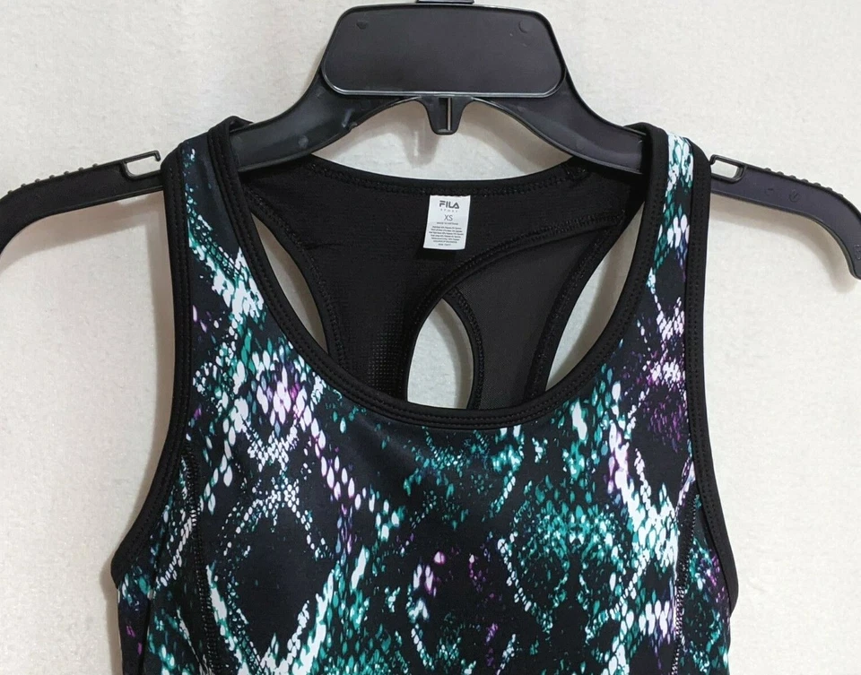 Sujetador FILA SPORT Mujer Geo Estampado Serpiente Negro/Multi Estante Espalda Corredora Tanque - Talla XS Foto 3 de 4