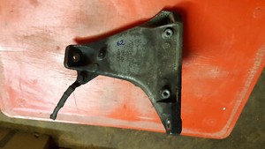 VW Passat 3B Audi A4 B5 8D Halter 1.6 74 KW Motorlager Motorhalter 6D0199308M