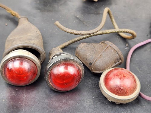 LOT OF MISC BULBS SOCKETS COVERS HOUSINGS AND PIGTAIL PLUGS TRANS ALT - Picture 4 of 10