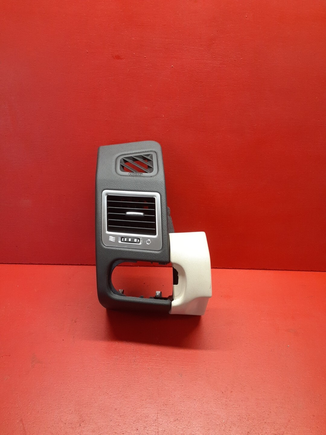 2010-2013 Range Rover Sport Outer Left Driver Air HVAC Dash Vent LR041692