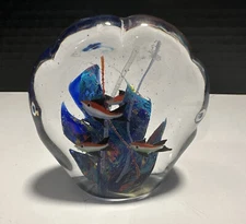 ART GLASS FISH SWIMMING AROUND REEF PAPERWEIGHT OR AQUARIUM DECO