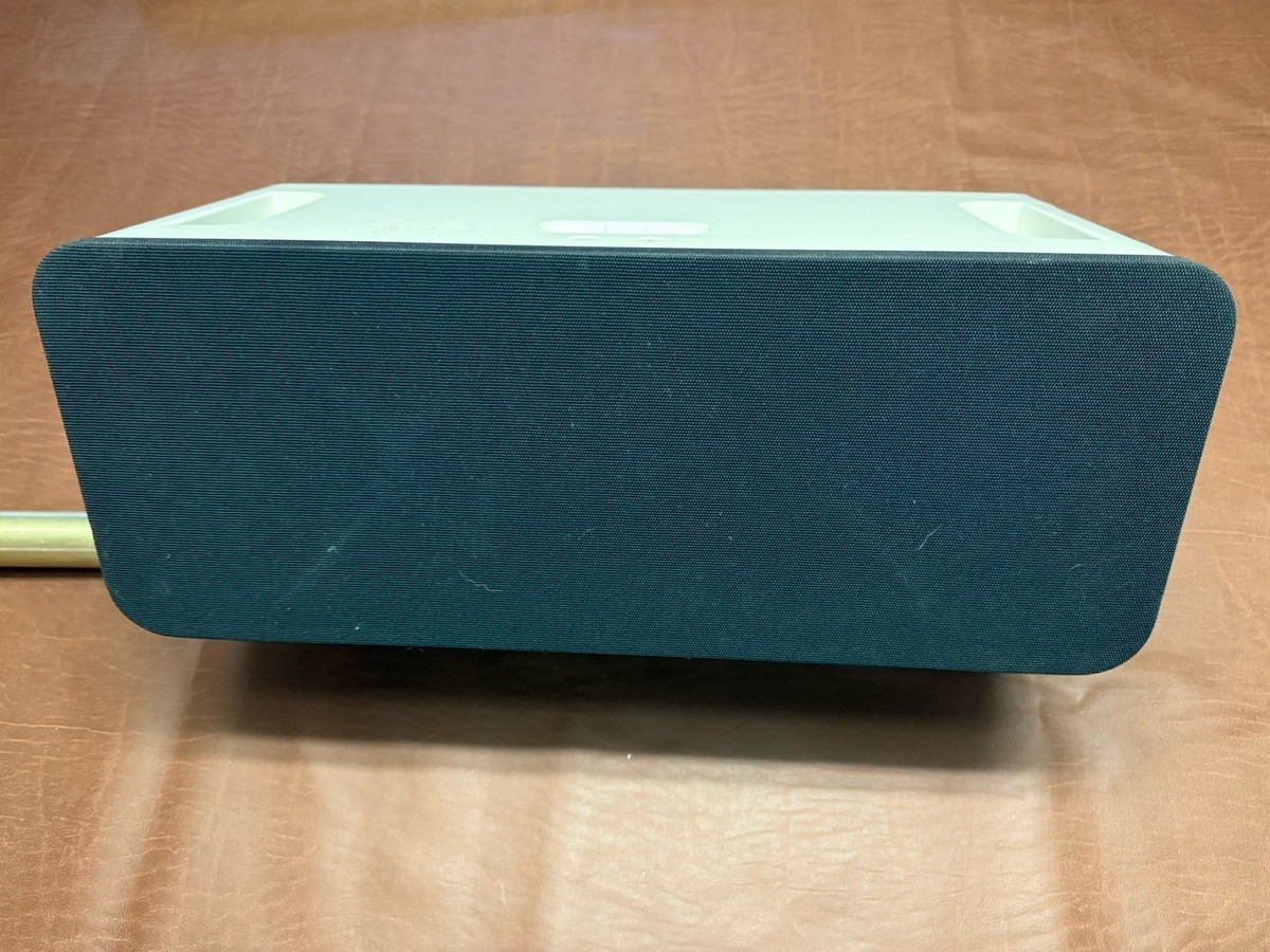 Apple A1121 Hi-Fi Speaker Dock with iPod adapters & remote in mint