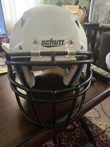 Schutt Vengeance Large Football Helmet. Expired