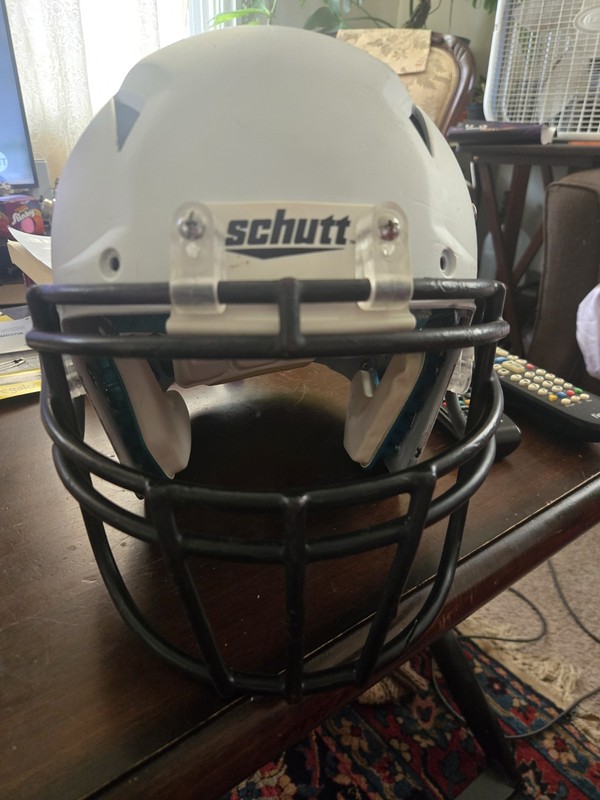 Schutt Vengeance Large Football Helmet. Expired