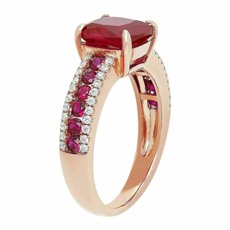 Anillo de boda de diamantes rubí rojo creado en laboratorio de corte cojín de 3 quilates enchapado en oro rosa de 14 k Foto 4 de 4