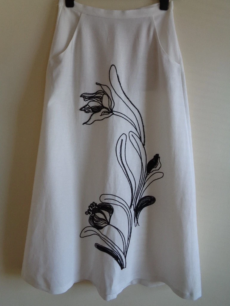 ZARA CREAM MAXI SKIRT WITH EMBROIDERED AND BEADED DETAIL AND POCKETS - S. SMALL