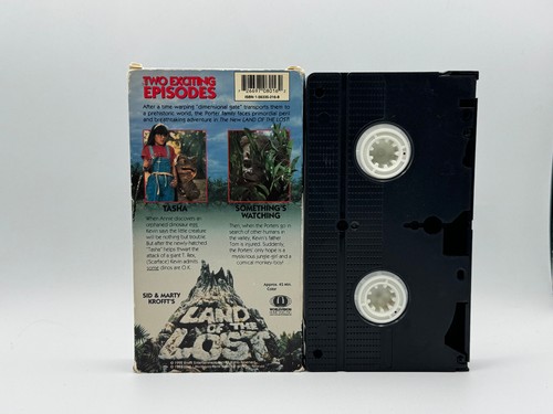 Sid & Marty Kroffs Land der Verlorenen - Tasha / Something's Watching (VHS, 1993) - Bild 2 von 4