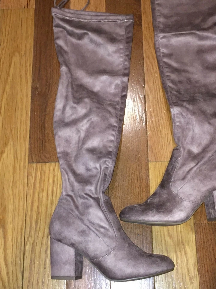 Damas Informe "Mahala" Botas Inclinadas Sobre la Rodilla Gamuza Sólidas Taupe Tacón Bloque Foto 3 de 4