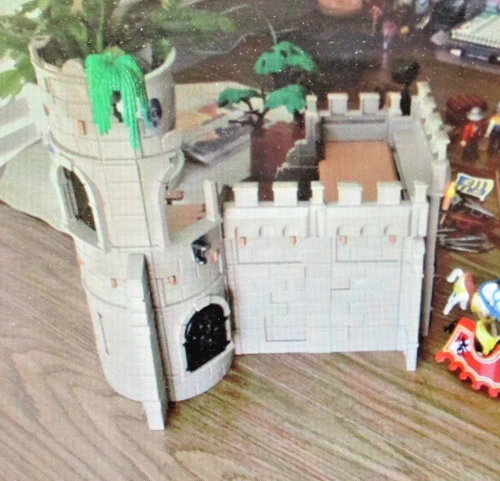 1999 Vintage Playmobil 3030 Knights Castle Horse Men Weapons Helmets Catapult